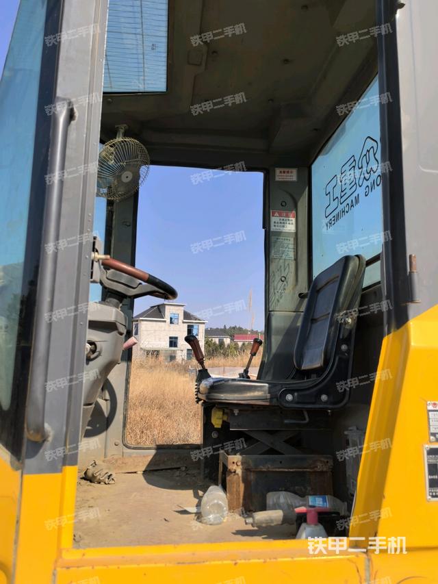 駕駛室工作臺(整機外觀及大件) 駕駛室工作臺(整機外觀及大件)