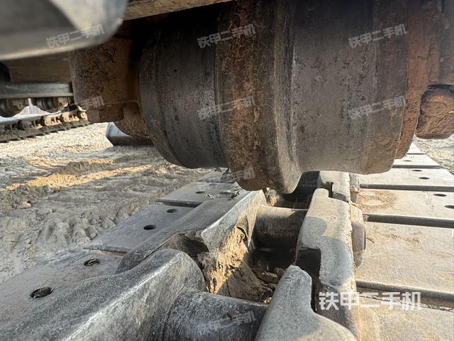 右驅(qū)動輪（行走機(jī)構(gòu)）