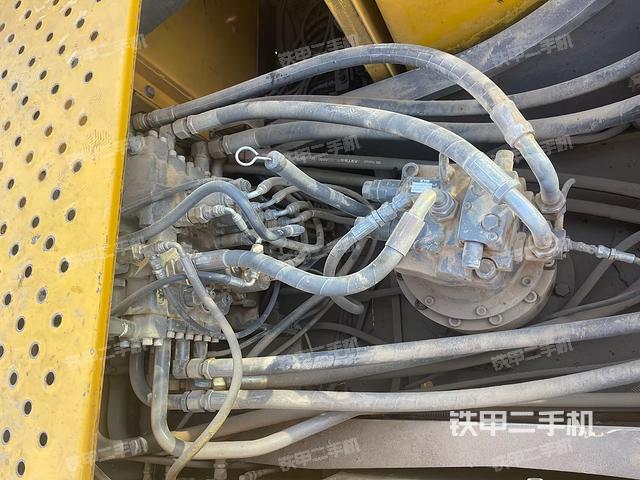 回轉(zhuǎn)馬達(dá)和主控閥（整機(jī)外觀）