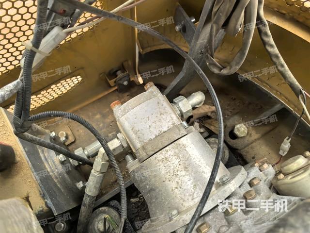 液壓泵艙室正面整體(整機(jī)外觀) 液壓泵艙室正面整體(整機(jī)外觀)