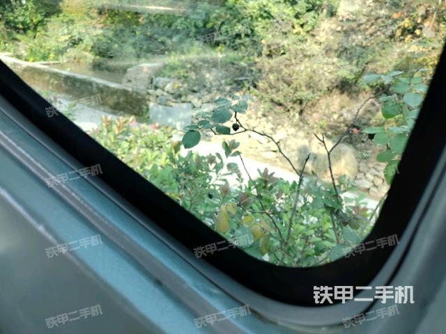 后窗玻璃角標(駕駛室部分) 后窗玻璃角標(駕駛室部分)