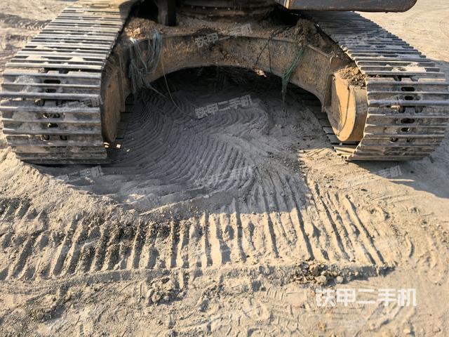 轉(zhuǎn)盤和下車架正前（工作和回轉(zhuǎn)裝置）