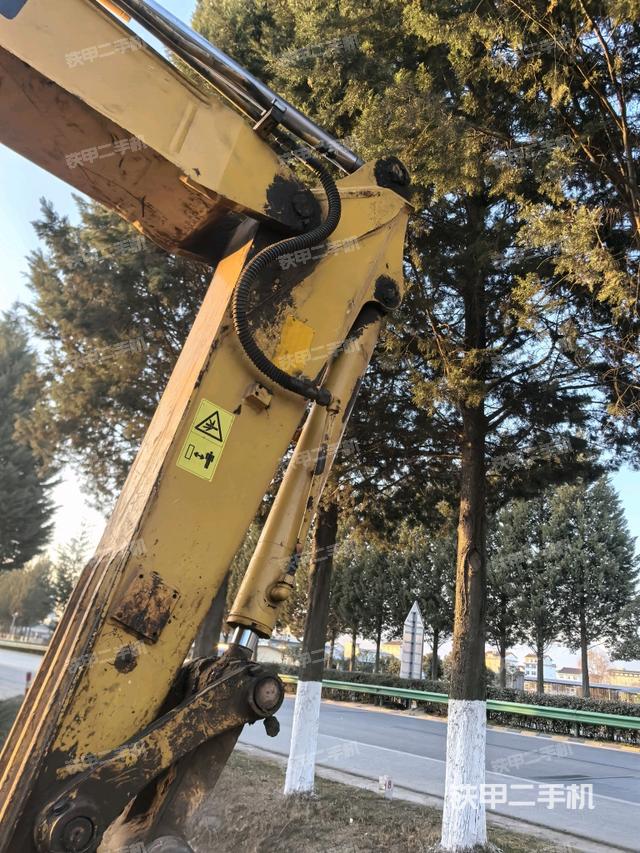 轉(zhuǎn)盤和下車架正前（工作和回轉(zhuǎn)裝置）