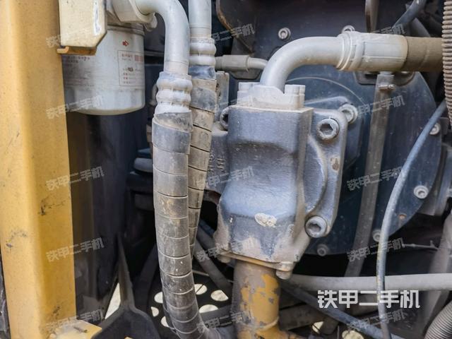液壓泵艙室正面整體(整機(jī)外觀) 液壓泵艙室正面整體(整機(jī)外觀)