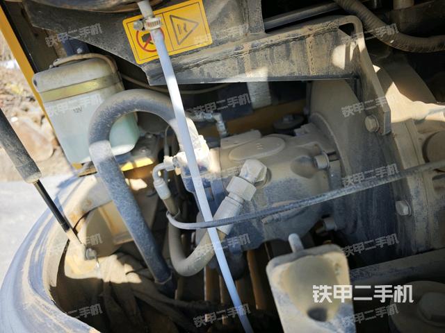 液壓泵艙室正面整體(整機(jī)外觀) 液壓泵艙室正面整體(整機(jī)外觀)