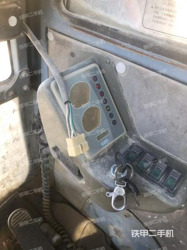 座椅右侧控制台/钥匙门/油门/含右手柄（驾驶室部分）