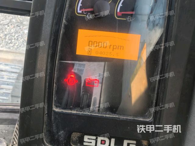 后窗玻璃角標（駕駛室部分）