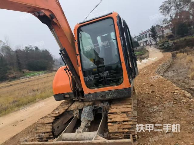 駕駛室整體(整機外觀) 駕駛室整體(整機外觀)