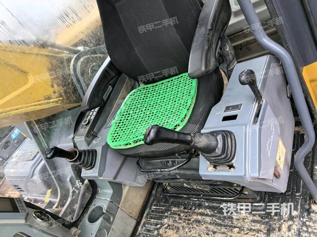 后窗玻璃角標(biāo)(駕駛室部分) 后窗玻璃角標(biāo)(駕駛室部分)