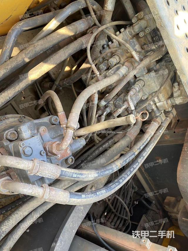 回轉(zhuǎn)馬達和主控閥（整機外觀）