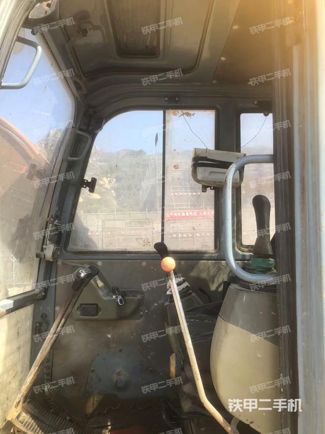 座椅左侧控制台/音响/含左手柄（驾驶室部分）