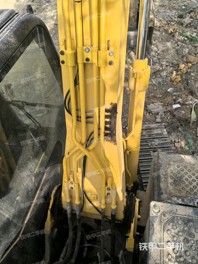 大臂背部俯視(工作和回轉(zhuǎn)裝置) 大臂背部俯視(工作和回轉(zhuǎn)裝置)