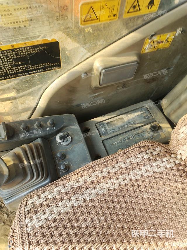 座椅右側(cè)控制臺/鑰匙門/油門/含右手柄（駕駛室部分）