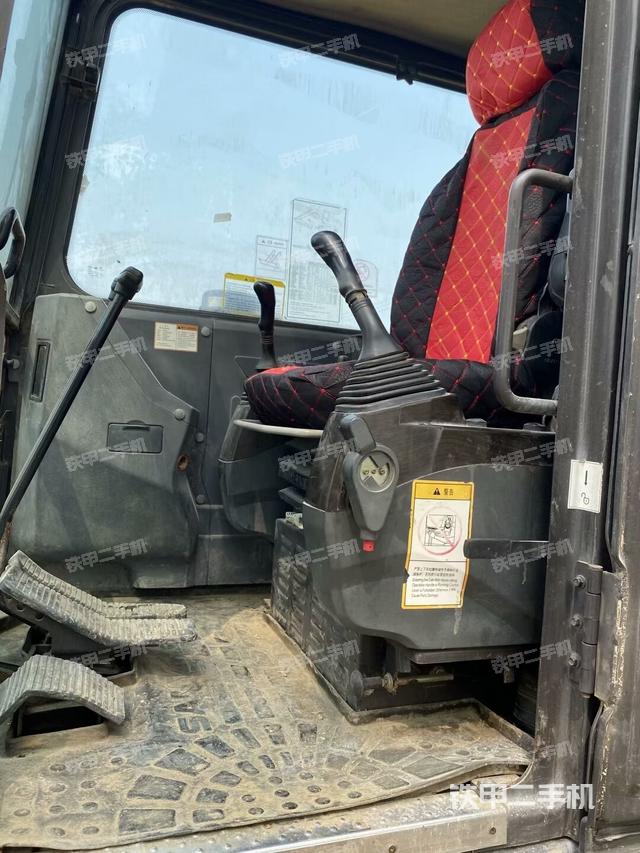 駕駛室整體（整機(jī)外觀）