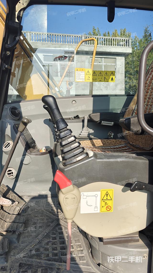 駕駛室頂部（整機(jī)外觀）