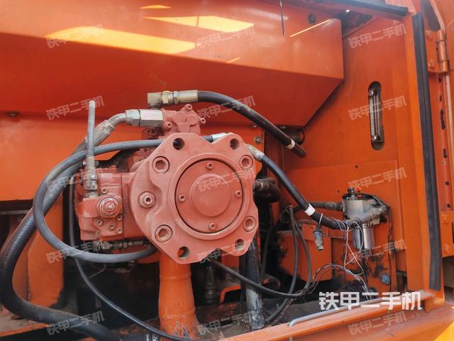 液壓泵艙室正面整體（整機(jī)外觀）