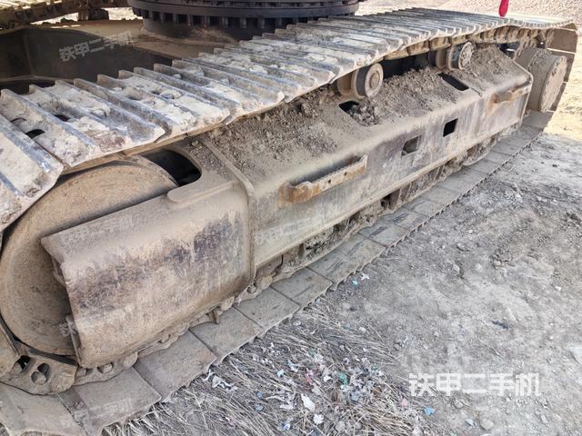 單側(cè)履帶整體(整機外觀) 單側(cè)履帶整體(整機外觀)