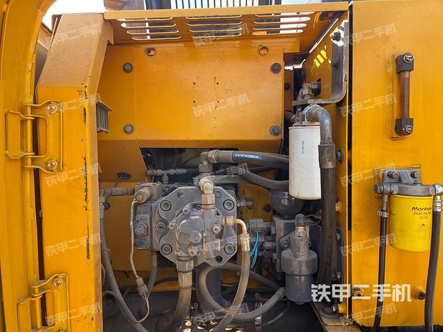 液壓泵艙室正面整體(整機外觀) 液壓泵艙室正面整體(整機外觀)