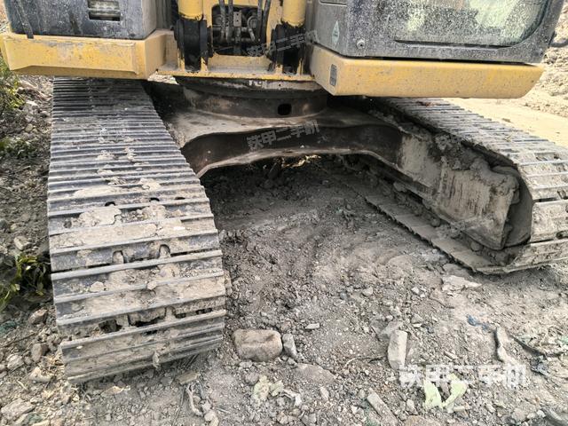 轉(zhuǎn)盤和下車架正前(工作和回轉(zhuǎn)裝置) 轉(zhuǎn)盤和下車架正前(工作和回轉(zhuǎn)裝置)