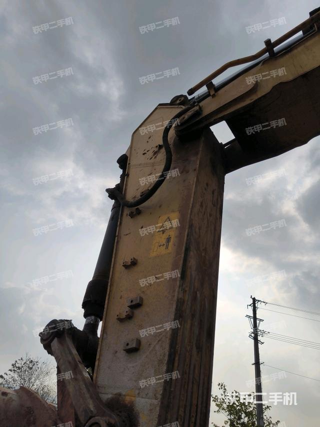 小臂整體左后(工作和回轉(zhuǎn)裝置) 小臂整體左后(工作和回轉(zhuǎn)裝置)