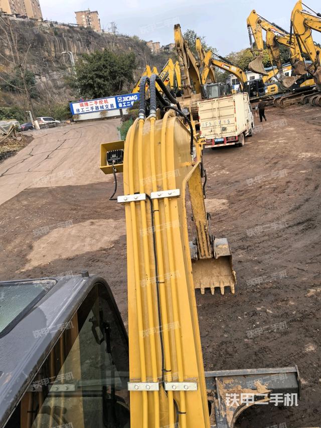 轉(zhuǎn)盤和下車架正前（工作和回轉(zhuǎn)裝置）