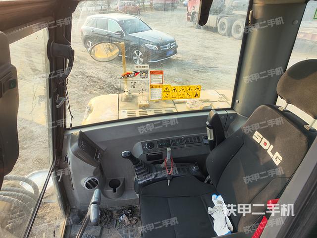 驾驶室整体（整机外观）