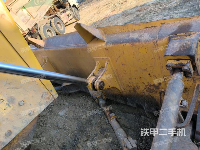 右側(cè)履帶全景(推土機底盤及工作裝置) 右側(cè)履帶全景(推土機底盤及工作裝置)