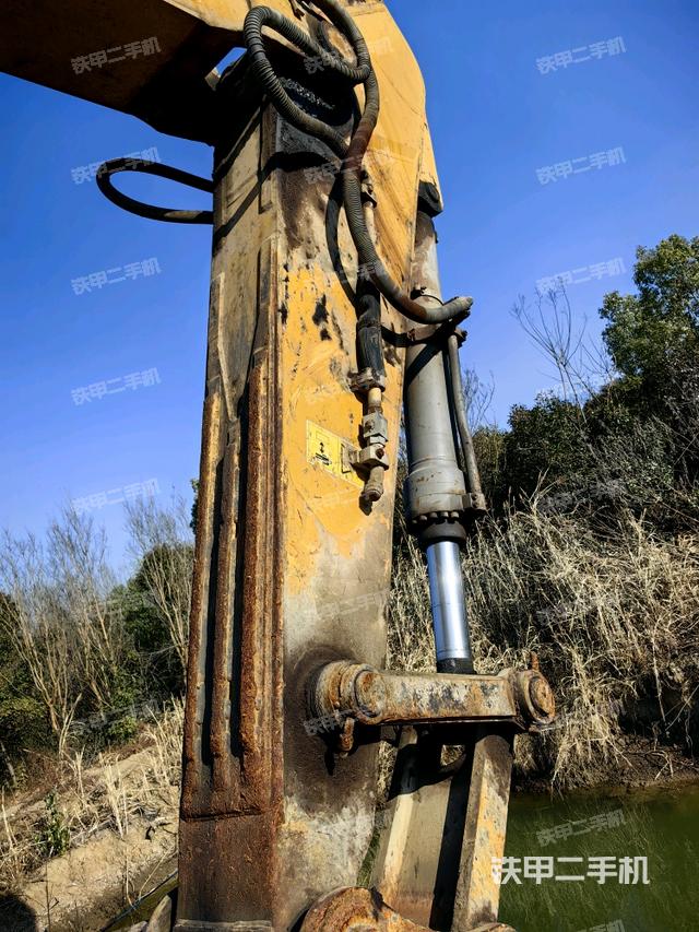 小臂整體左后（工作和回轉裝置）