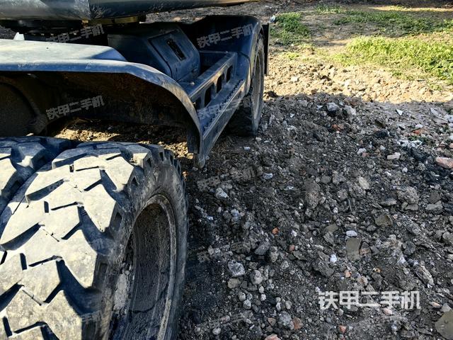 右側(cè)履帶整體?(行走機構(gòu)) 右側(cè)履帶整體?(行走機構(gòu))