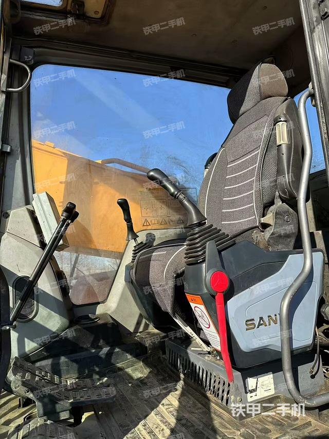 駕駛室整體（整機(jī)外觀）