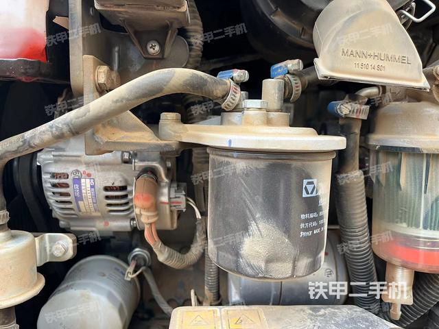 液壓泵艙室正面整體(整機(jī)外觀) 液壓泵艙室正面整體(整機(jī)外觀)