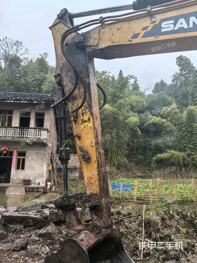 小臂整體左后(工作和回轉(zhuǎn)裝置) 小臂整體左后(工作和回轉(zhuǎn)裝置)