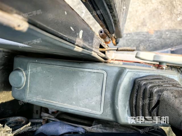 座椅左側(cè)控制臺/音響/含左手柄(駕駛室部分) 座椅左側(cè)控制臺/音響/含左手柄(駕駛室部分)