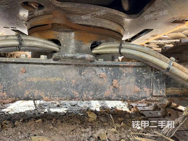 回轉(zhuǎn)馬達(dá)和主控閥(整機(jī)外觀) 回轉(zhuǎn)馬達(dá)和主控閥(整機(jī)外觀)
