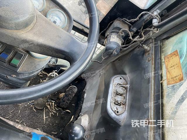 座椅左側(cè)控制臺(tái)/音響/含左手柄(駕駛室部分) 座椅左側(cè)控制臺(tái)/音響/含左手柄(駕駛室部分)