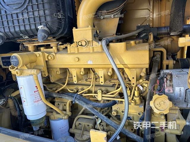 發(fā)動(dòng)機(jī)右側(cè)（整機(jī)外觀及大件）