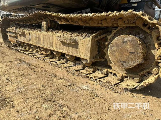 單側(cè)履帶整體（整機(jī)外觀）