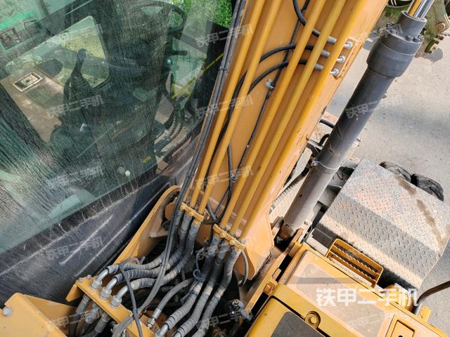 大臂背部俯視(工作和回轉(zhuǎn)裝置) 大臂背部俯視(工作和回轉(zhuǎn)裝置)