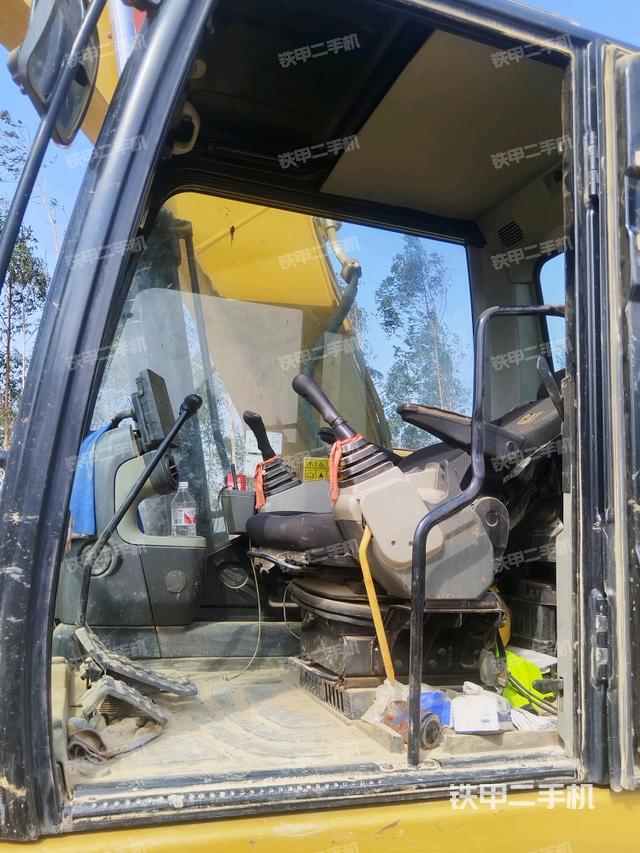 駕駛室整體（整機外觀）