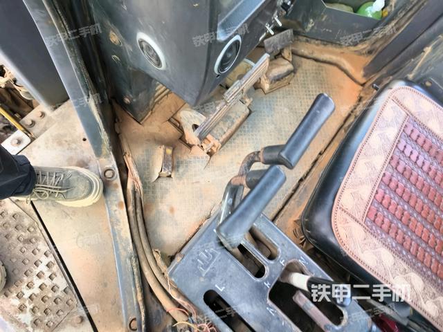 玻璃角標(biāo)（推土機駕駛室）