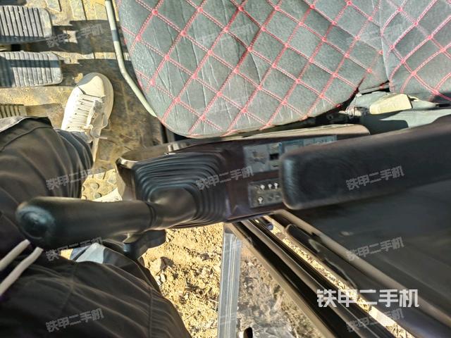 座椅左側控制臺/音響/含左手柄（駕駛室部分）