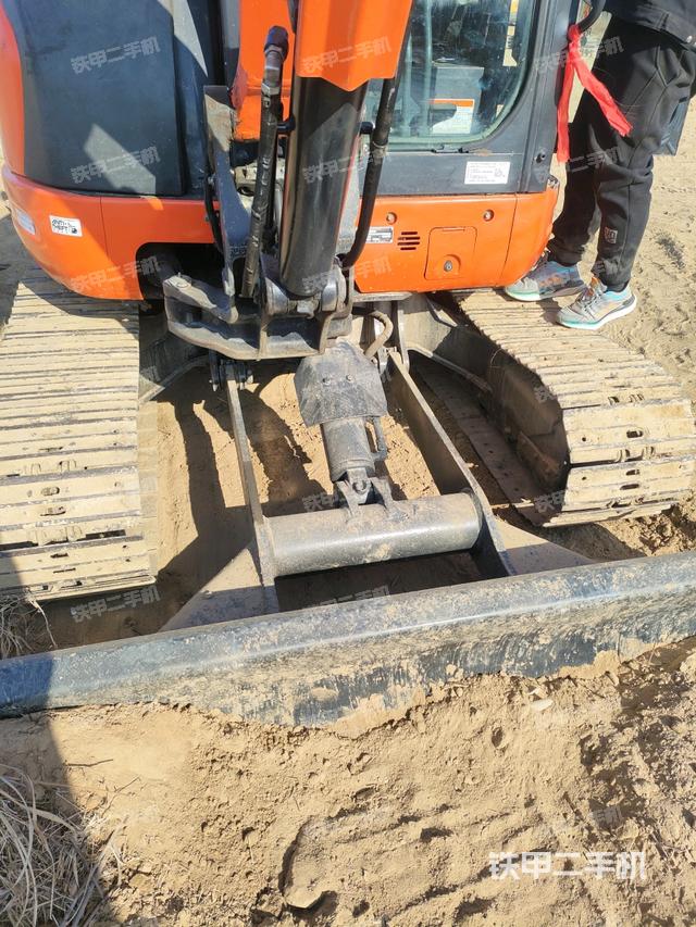 轉(zhuǎn)盤和下車架正前(工作和回轉(zhuǎn)裝置) 轉(zhuǎn)盤和下車架正前(工作和回轉(zhuǎn)裝置)