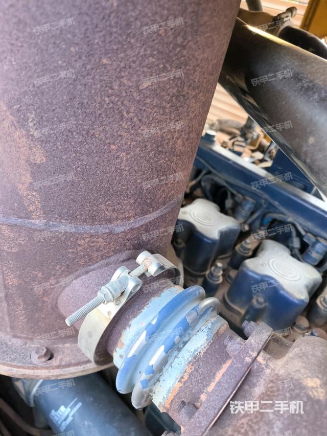 發(fā)動機右側全景（推土機發(fā)動機艙）