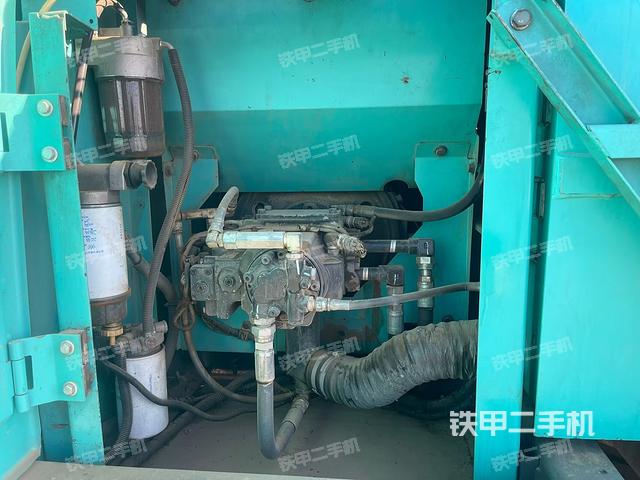 液壓泵艙室正面整體(整機外觀) 液壓泵艙室正面整體(整機外觀)