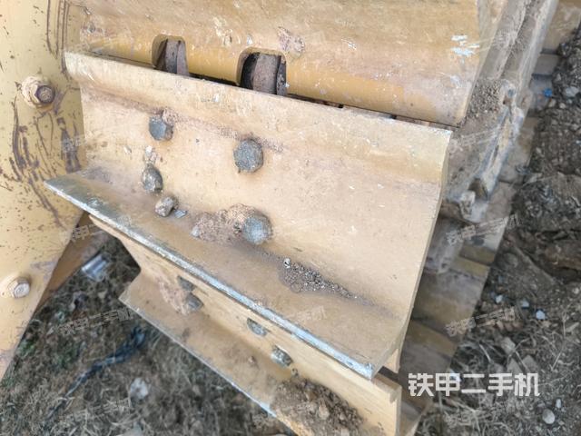 左側履帶全景（推土機底盤及工作裝置）