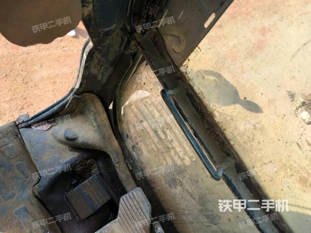 右側(cè)玻璃角標(biāo)(駕駛室部分) 右側(cè)玻璃角標(biāo)(駕駛室部分)