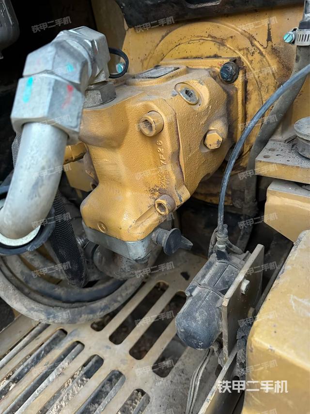 液壓泵艙室正面整體（整機(jī)外觀）