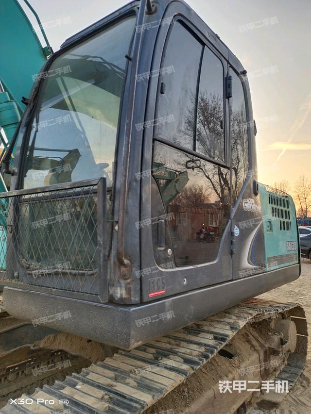 駕駛室整體(整機外觀) 駕駛室整體(整機外觀)