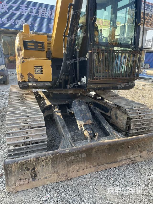 轉(zhuǎn)盤和下車架正前（工作和回轉(zhuǎn)裝置）