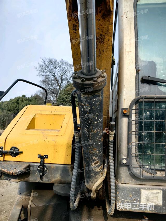 大臂根部?斜(工作和回轉(zhuǎn)裝置) 大臂根部?斜(工作和回轉(zhuǎn)裝置)